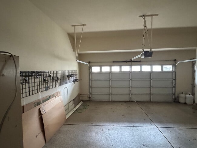 Building Photo - Skyhawk Single Level Beauty