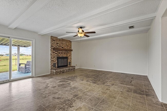 Building Photo - 216 Red River Dr
