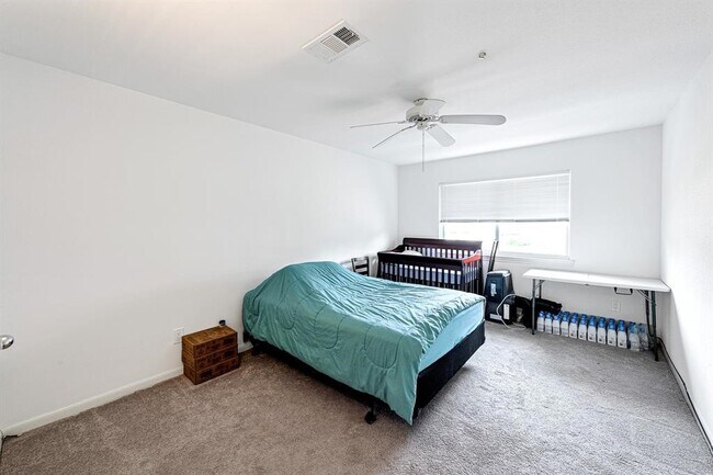 Building Photo - 5878 Valley Forge Dr