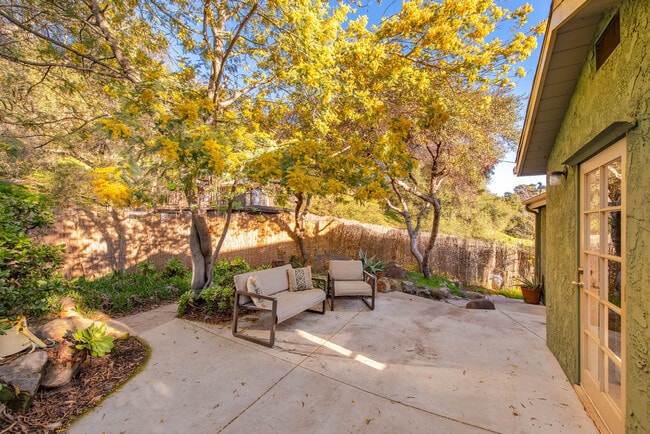 Building Photo - 543 Fernwood Pacific Dr