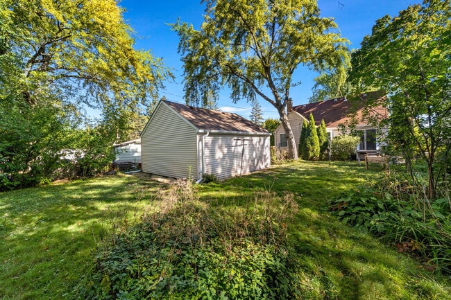 Building Photo - 1552 McCraren Rd