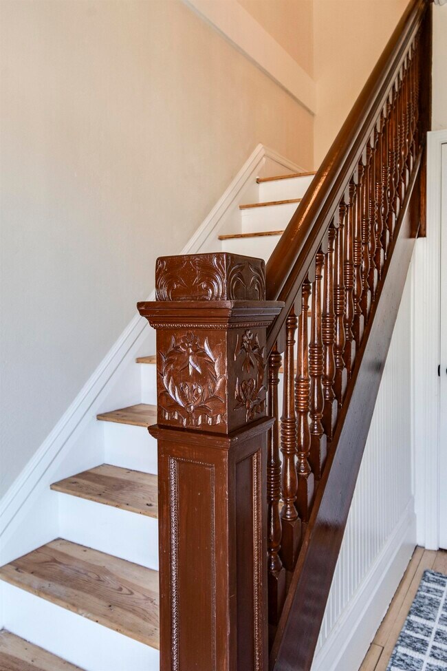 Building Photo - 7223 University Ave