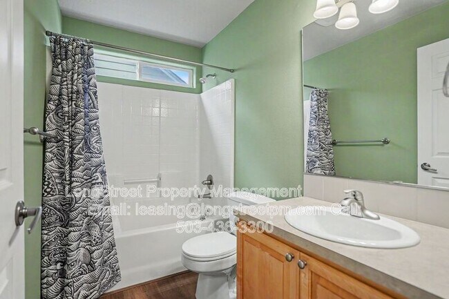 Building Photo - 1227 SE Rivergreen Ave