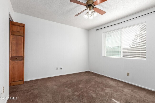 Building Photo - 1341 W Shannon St