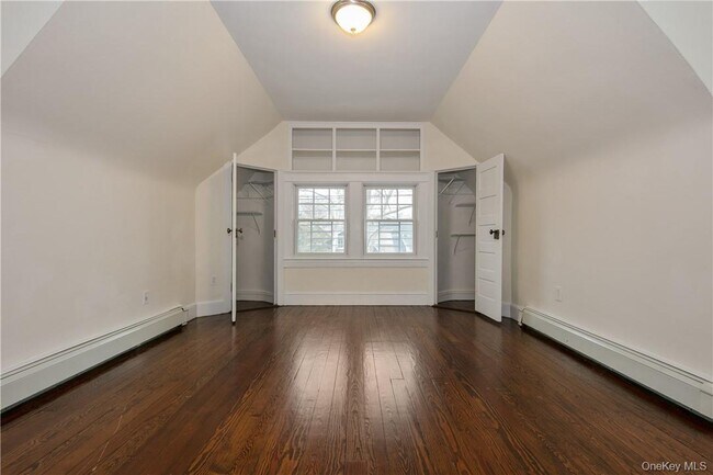 Building Photo - 270 W 261st St