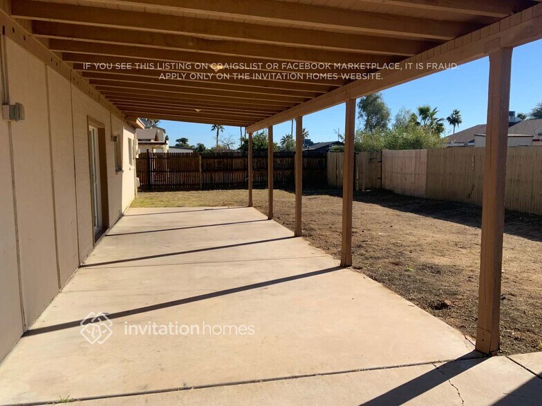 Building Photo - 3033 E Corrine Dr