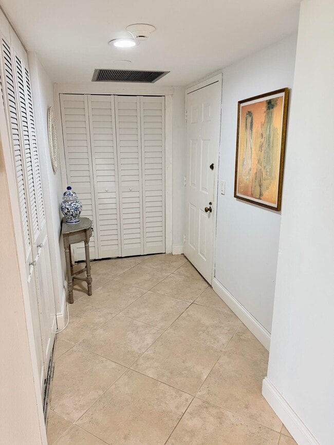 Building Photo - 5600 N Flagler Dr