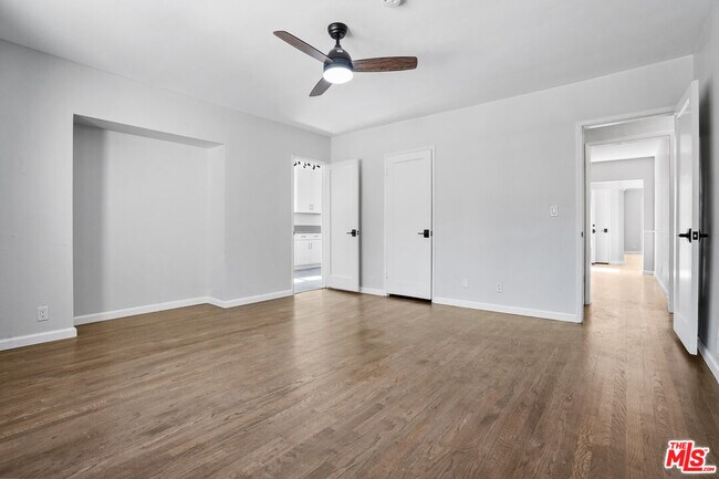 Building Photo - 1516 Stearns Dr