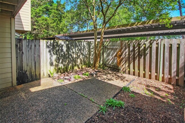 Building Photo - 1500 Sandy Springs Rd