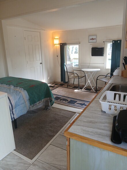 Building Photo - 1208 Alba St