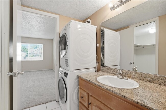 Building Photo - 3700 S Osprey Ave