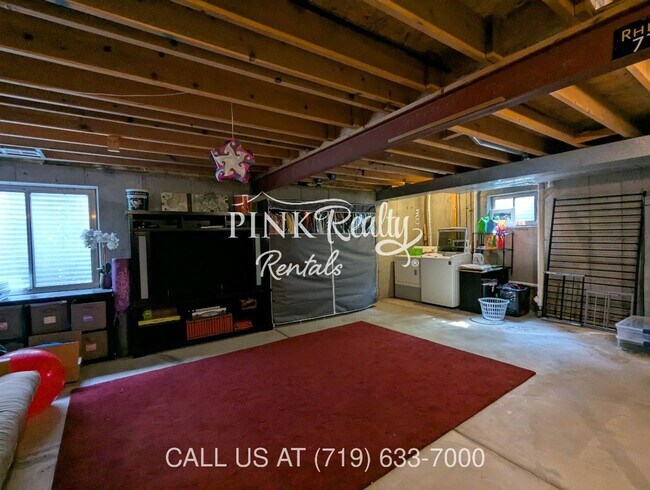 Building Photo - 8560 Avens Cir