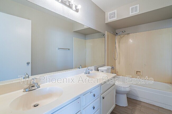 Building Photo - 5714 N 68th Ave