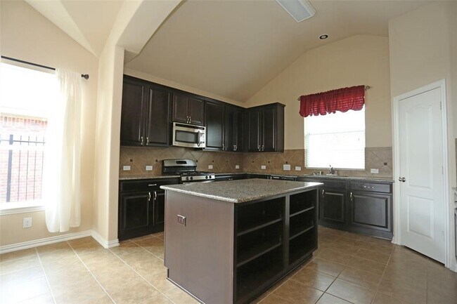 Building Photo - 4531 Kenya Manor Dr