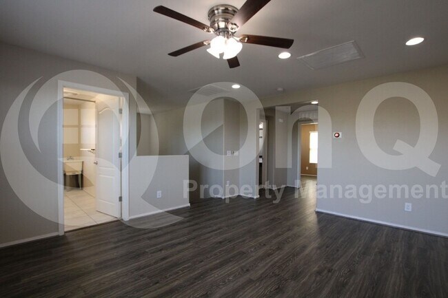 Building Photo - 12123 W Cottontail Ln
