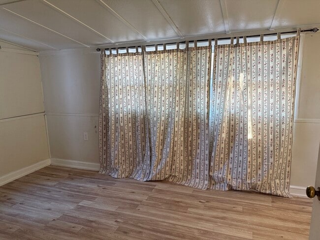 Building Photo - 414 Central St