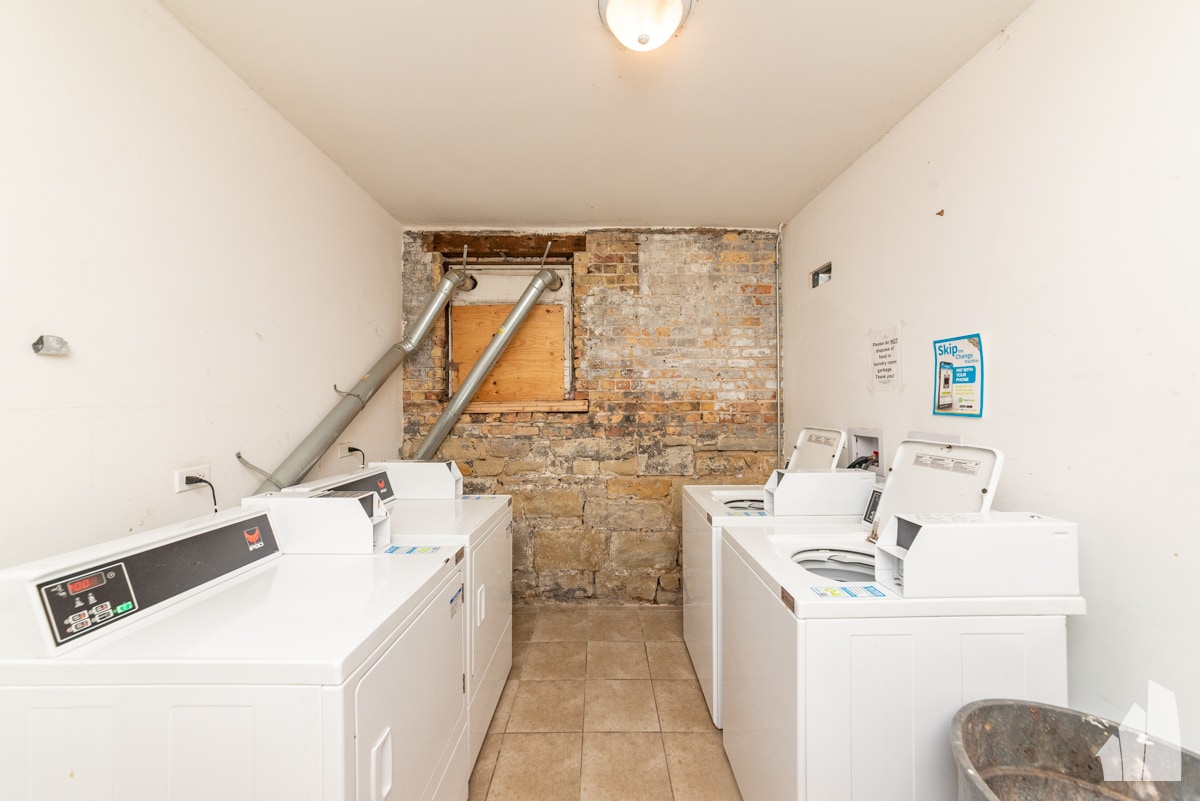 Building Photo - 623 E Groveland Park