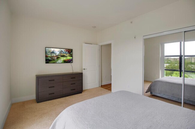 Building Photo - 200 S Peyton St