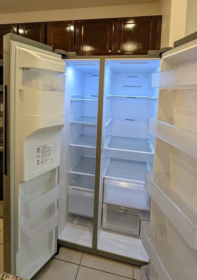 Building Photo - BEAUTIFUL 3-BEDROOM, 3-BATHROOM LUXURY TOW...