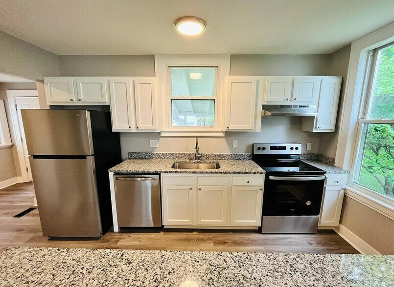 Building Photo - 1910 Bising Ave