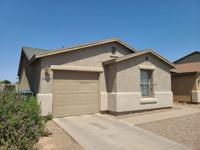 Building Photo - Charming 2-bedroom, 1-bathroom washer/dryer
