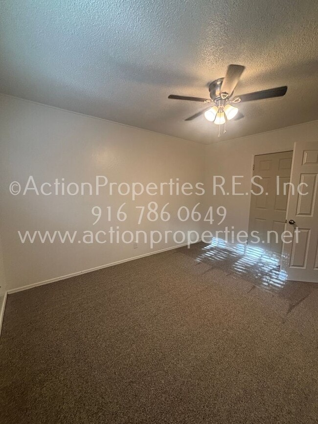 Building Photo - Move In Special $500.00 off 1st Mo Rent: C...