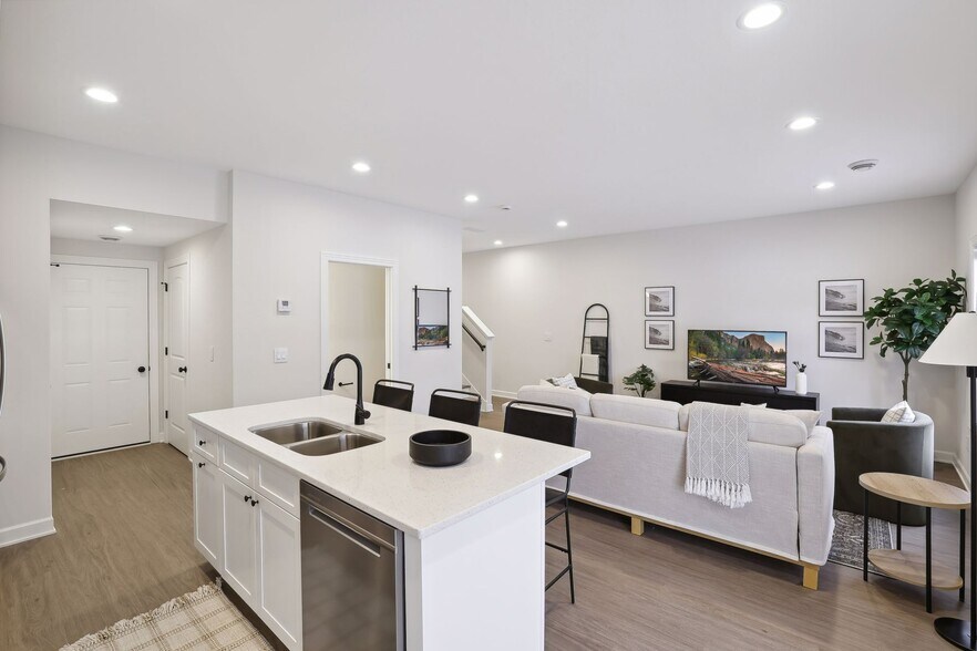 Building Photo - 947 Willow Pl