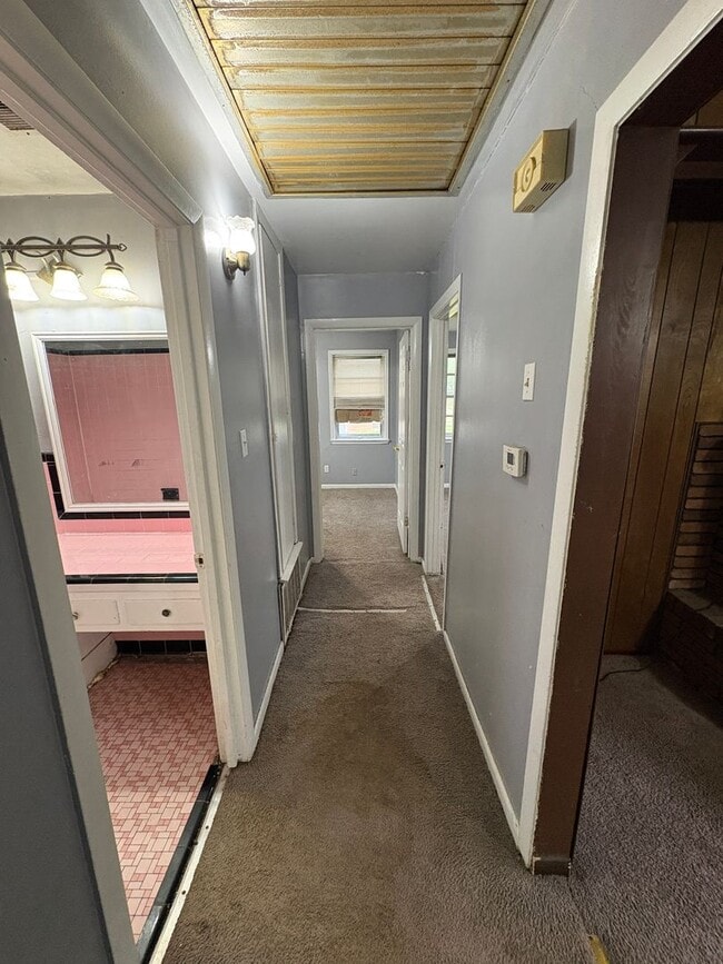 Building Photo - Southern Hills!!