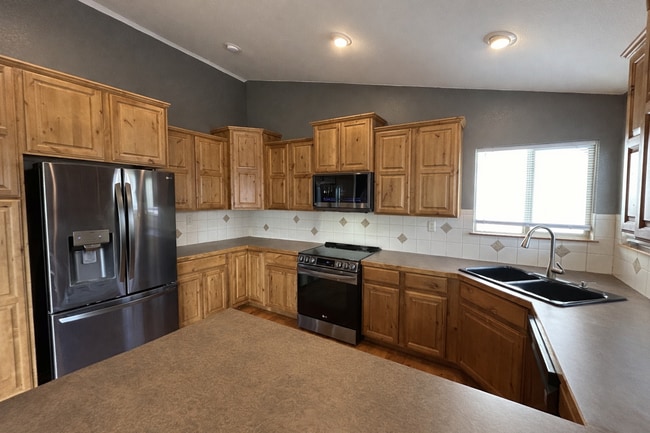 Building Photo - Spacious 5-Bedroom Home with Finished Basement and 3-Car Garage in Wellington