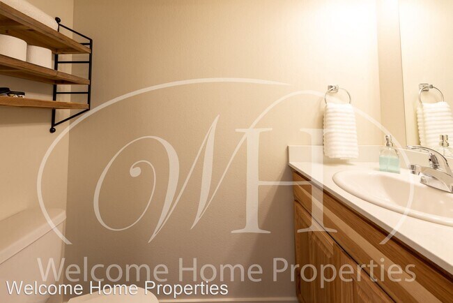 Building Photo - 205 Woodland Ave