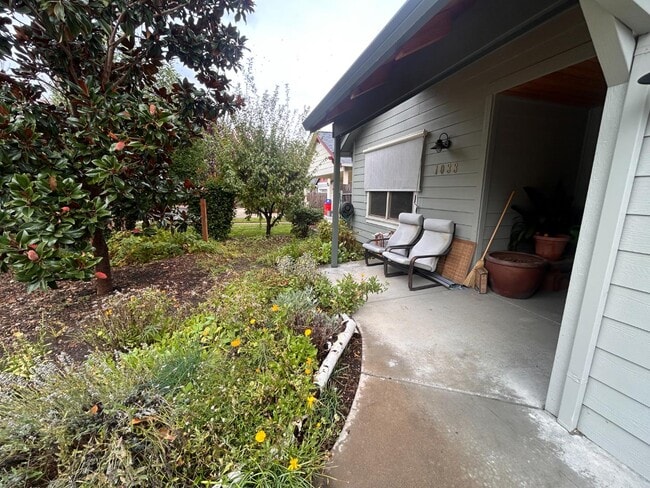 Building Photo - 1033 Crimson Ct