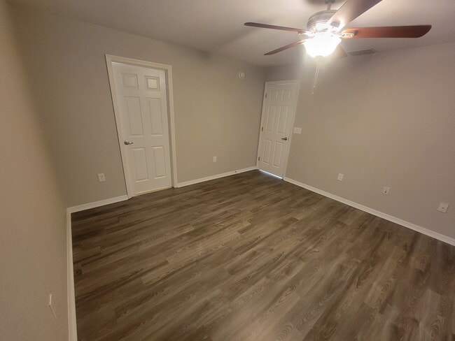 Building Photo - 4907 Summerfield Cir