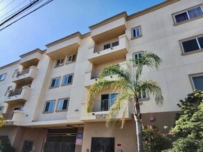 Building Photo - 13525 Vanowen St