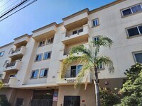 Building Photo - Spacious 3 bedroom condo in Van Nuys
