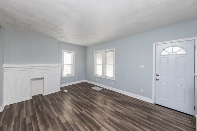 Building Photo - 2-Bedroom Home with Flexible Bonus Room Near Downtown Columbus