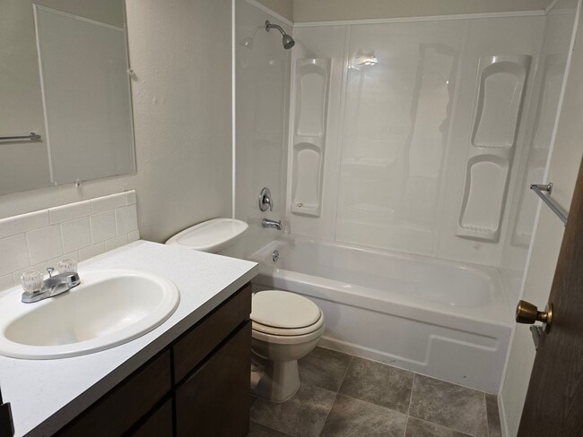 Building Photo - Eastland Duplex