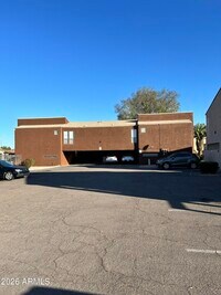 Building Photo - 2652 E Oakleaf Dr