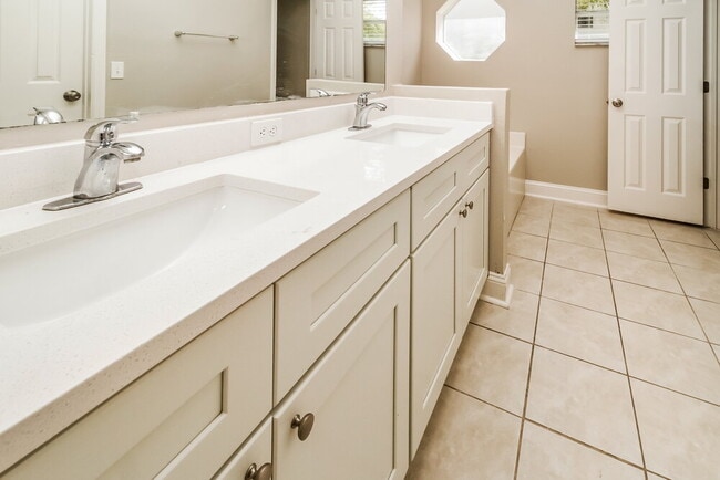 Building Photo - 2366 Tealwood Circle