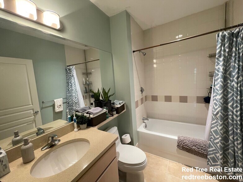 Building Photo - 3 Repton Cir