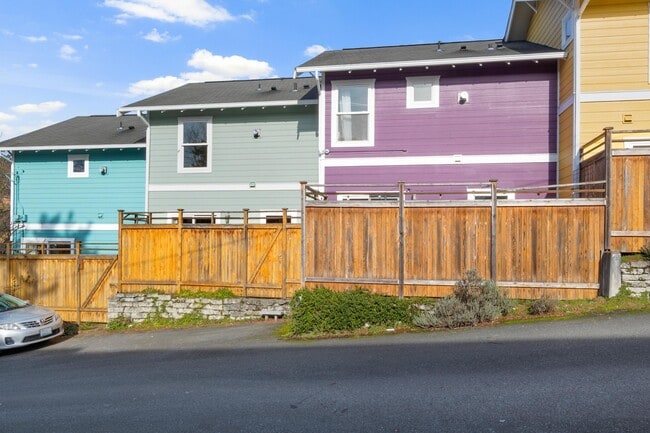 Building Photo - 112 22nd Ave
