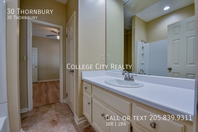 Building Photo - 30 Thornbury-