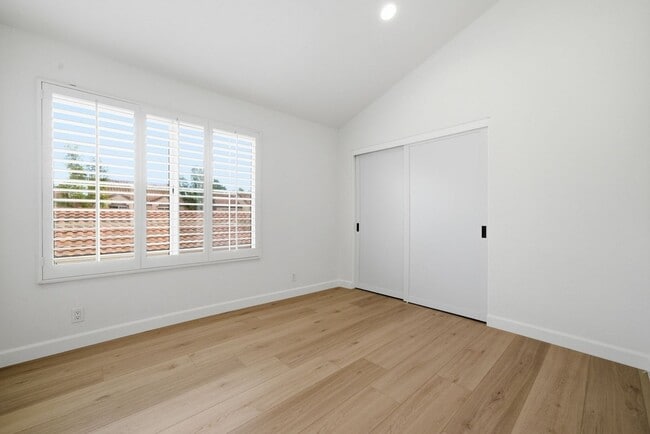 Building Photo - Remodeled Upstairs End Unit In Coral Gardens