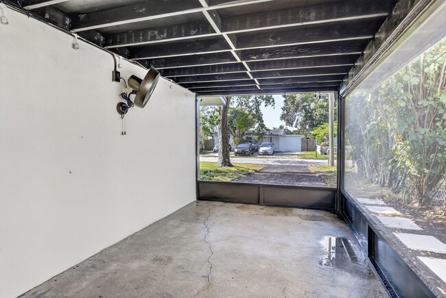 Building Photo - 4329 SW 49th Ct