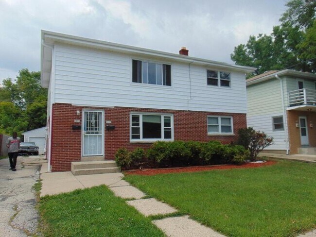 Primary Photo - 5337 N 83rd St