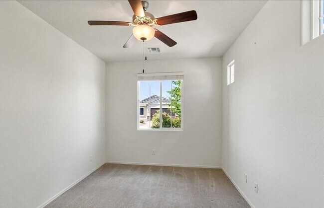 Building Photo - Lovely Two Bedroom Near Golf and Airport-Prescott