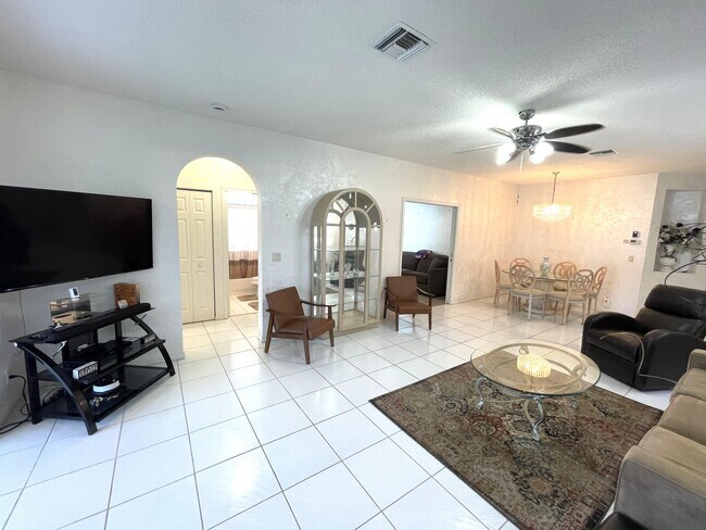 Building Photo - 7941 Laina Ln