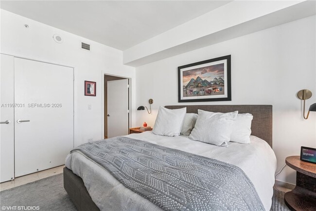 Building Photo - 88 SW 7th St