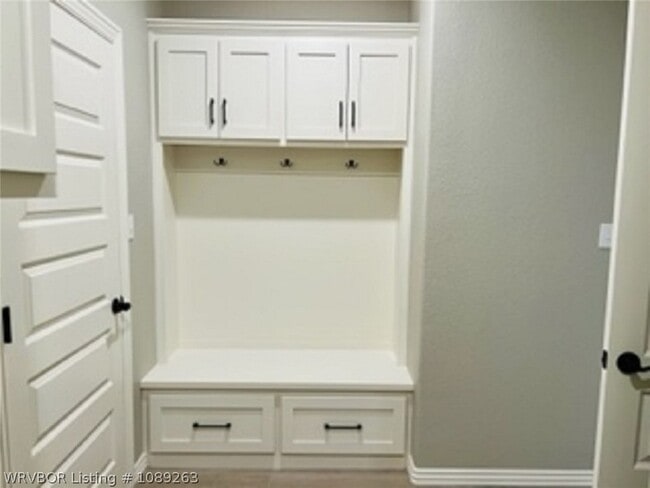 Building Photo - 9000 Mayswood Pl