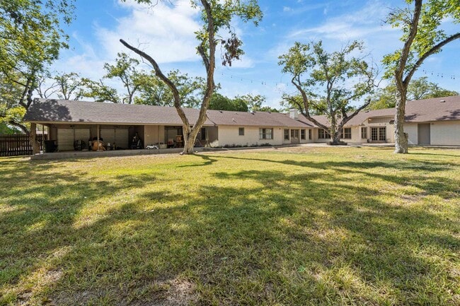 Building Photo - 106 Angela Dr