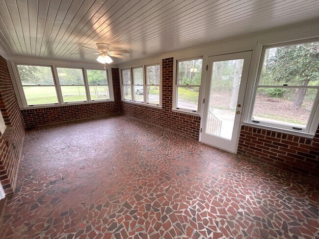 Building Photo - 1605 Cherokee Rd